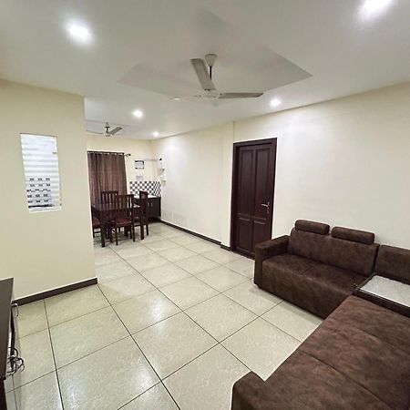 K V Suites Kochi Kültér fotó