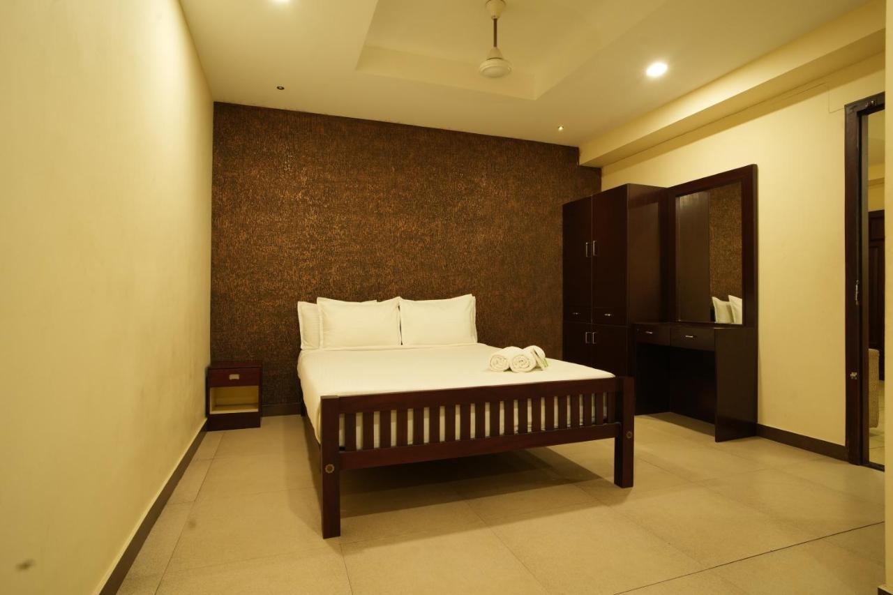 K V Suites Kochi Kültér fotó