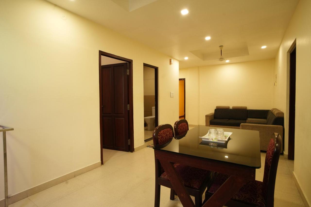 K V Suites Kochi Kültér fotó
