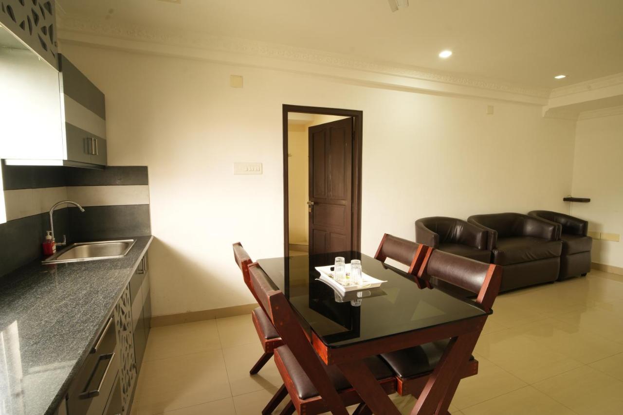 K V Suites Kochi Kültér fotó