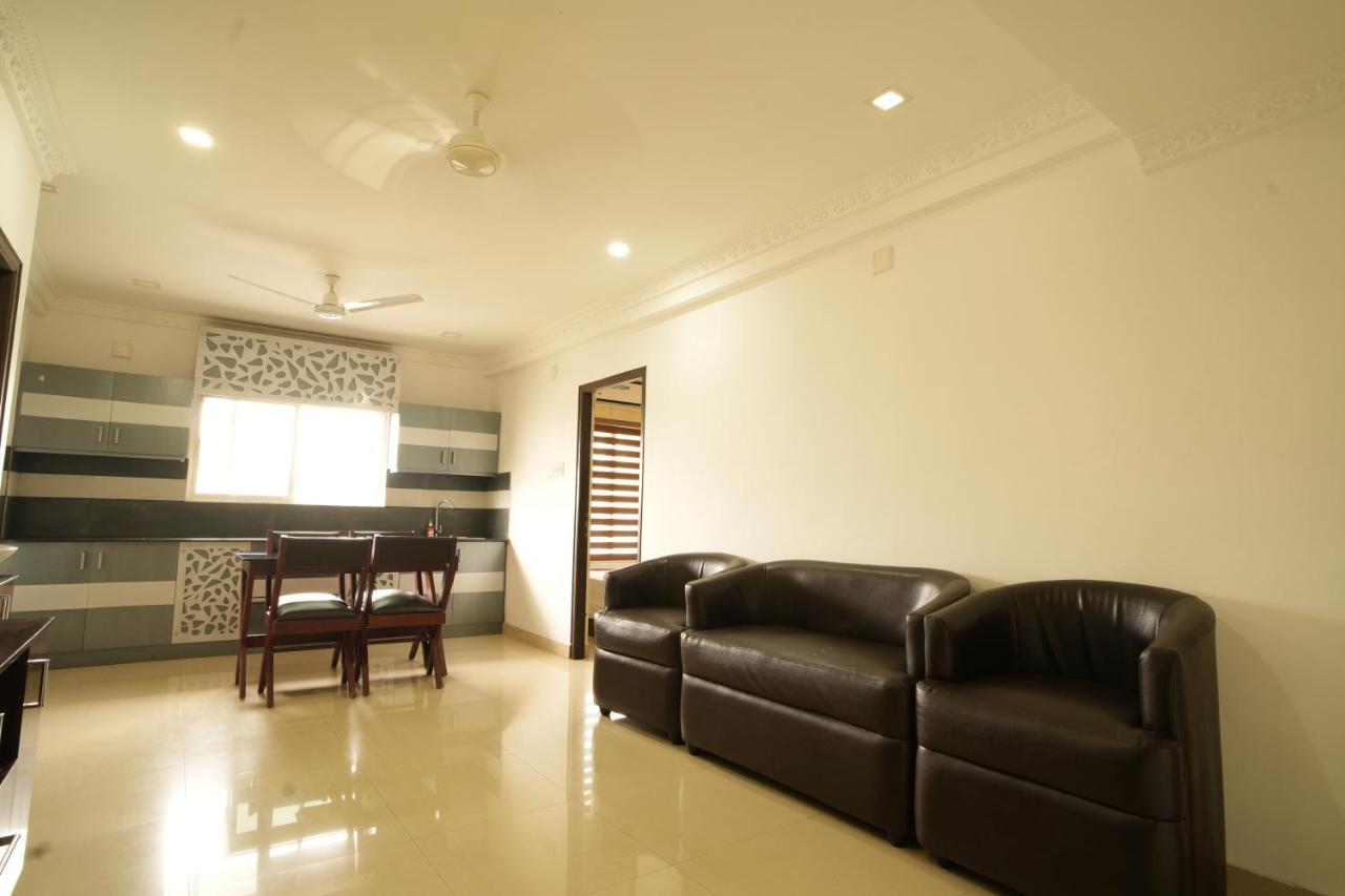 K V Suites Kochi Kültér fotó