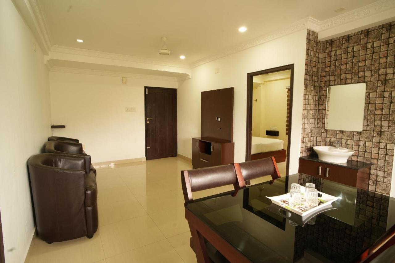 K V Suites Kochi Kültér fotó