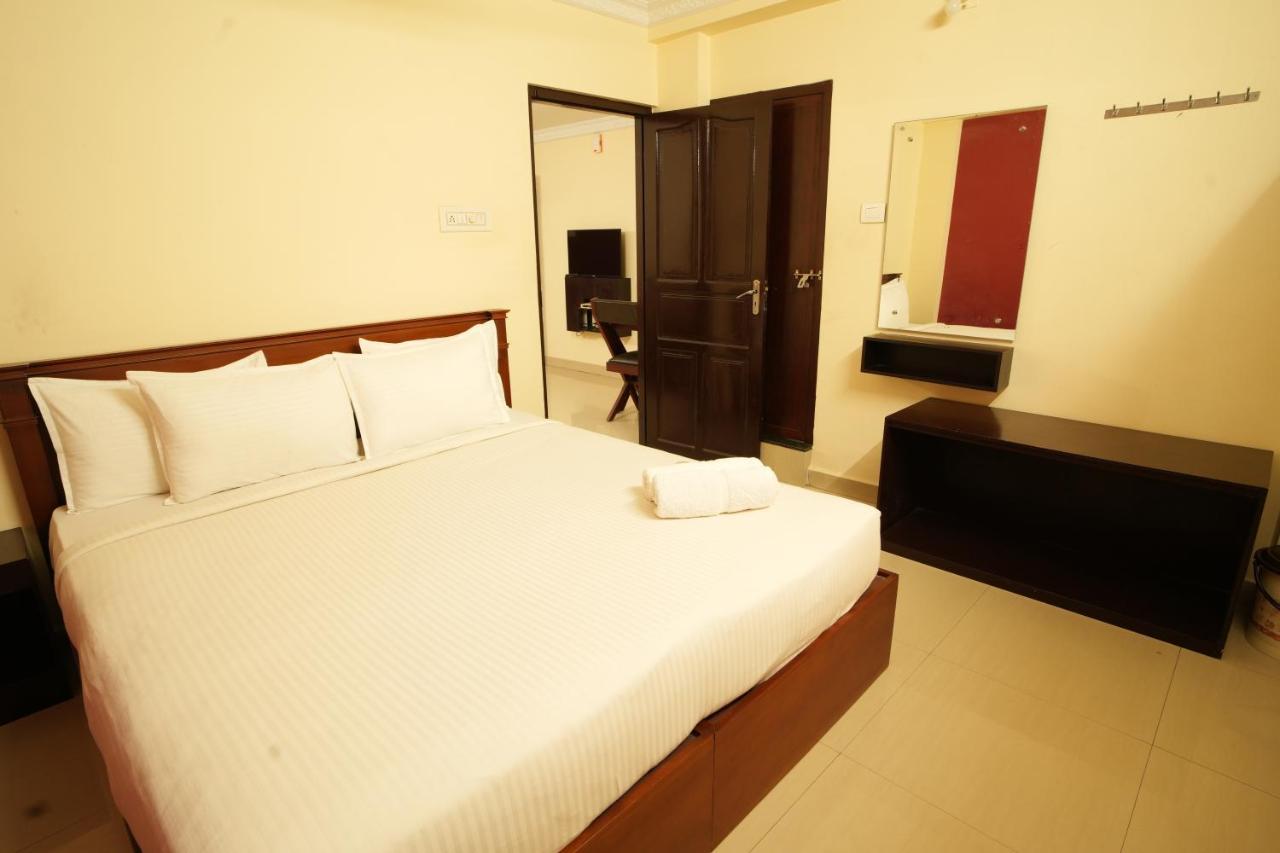K V Suites Kochi Kültér fotó