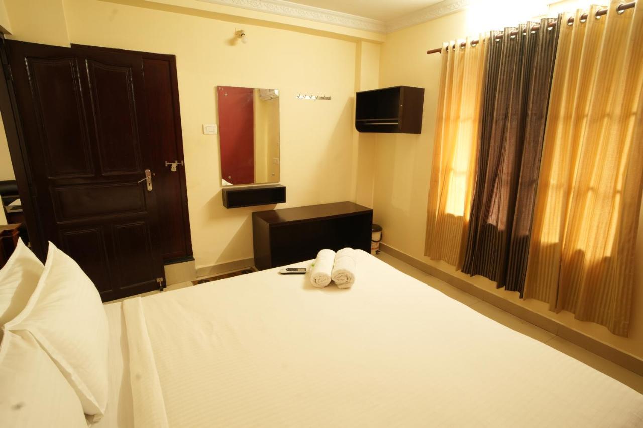 K V Suites Kochi Kültér fotó