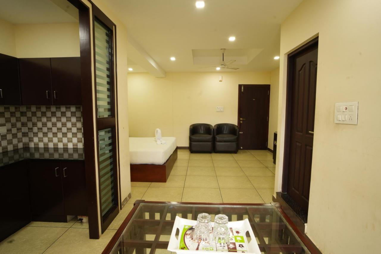 K V Suites Kochi Kültér fotó