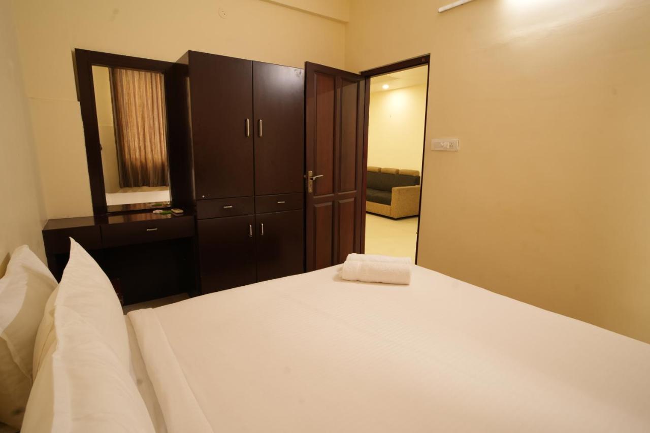 K V Suites Kochi Kültér fotó