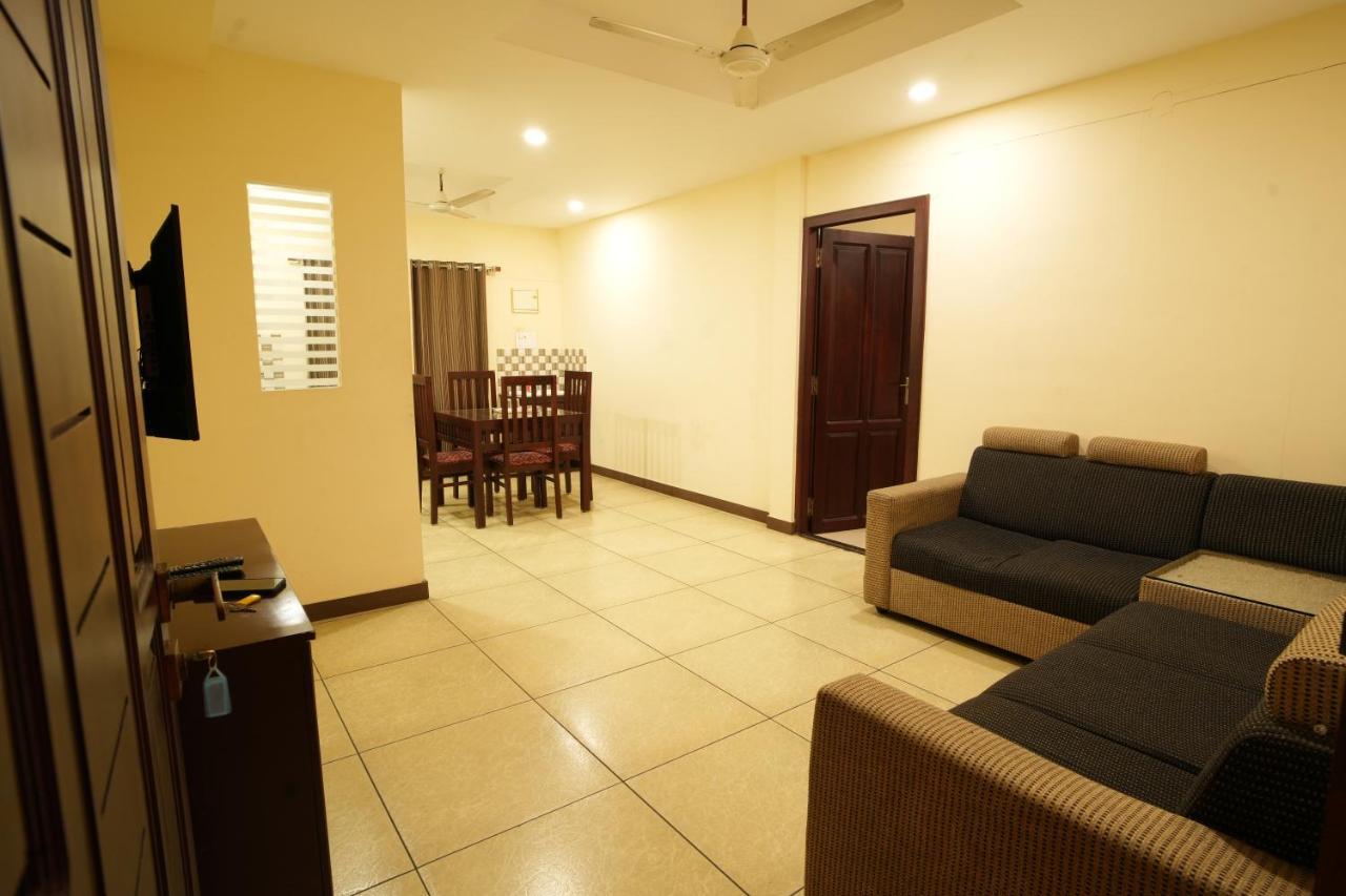 K V Suites Kochi Kültér fotó