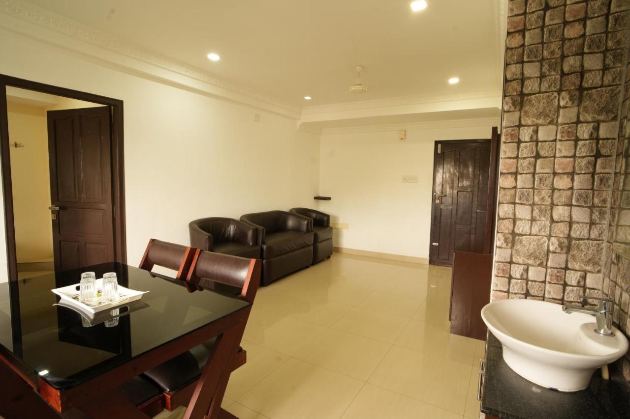 K V Suites Kochi Kültér fotó