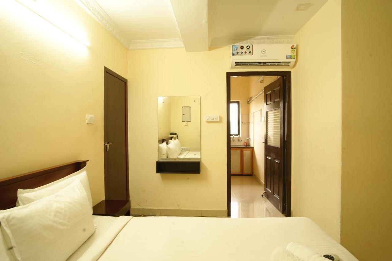 K V Suites Kochi Kültér fotó