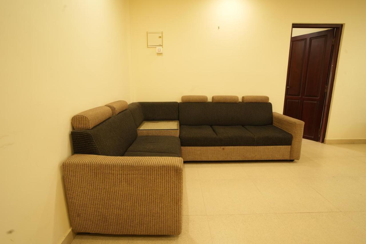 K V Suites Kochi Kültér fotó