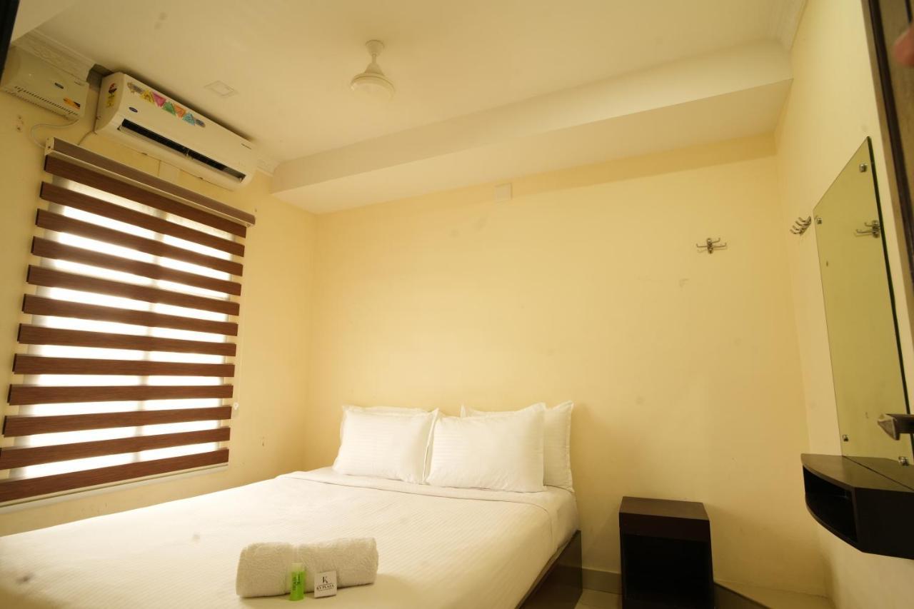 K V Suites Kochi Kültér fotó