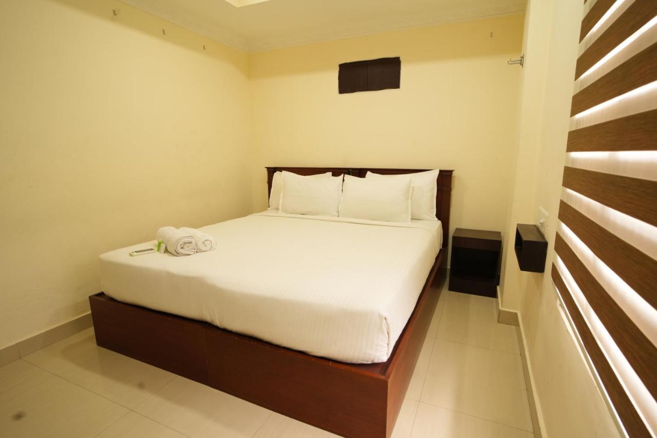 K V Suites Kochi Kültér fotó
