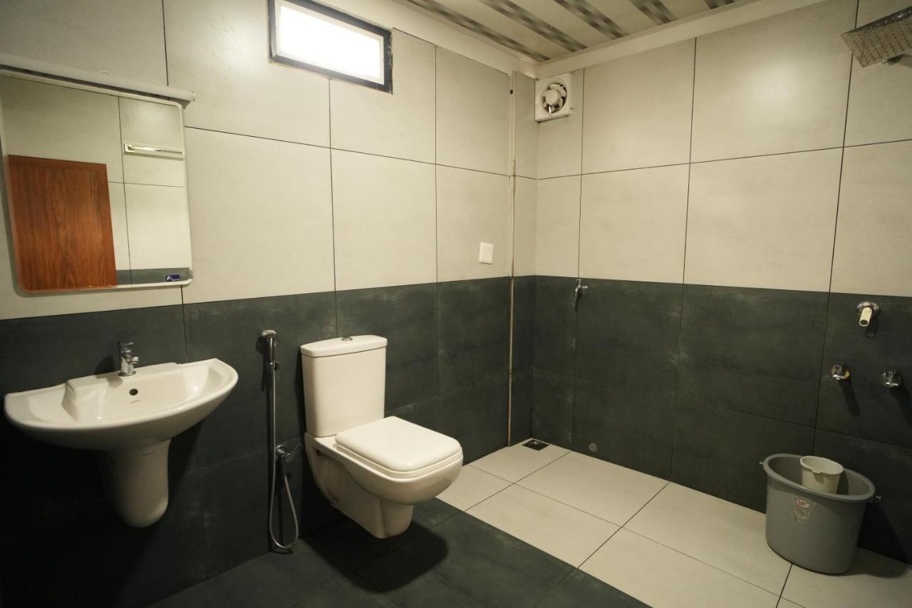 K V Suites Kochi Kültér fotó