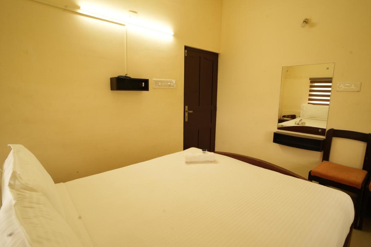 K V Suites Kochi Kültér fotó