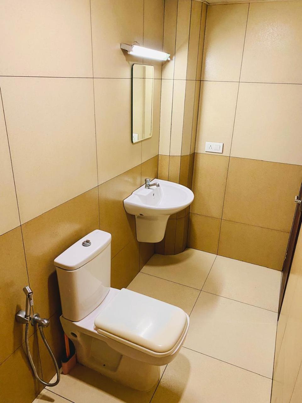 K V Suites Kochi Kültér fotó