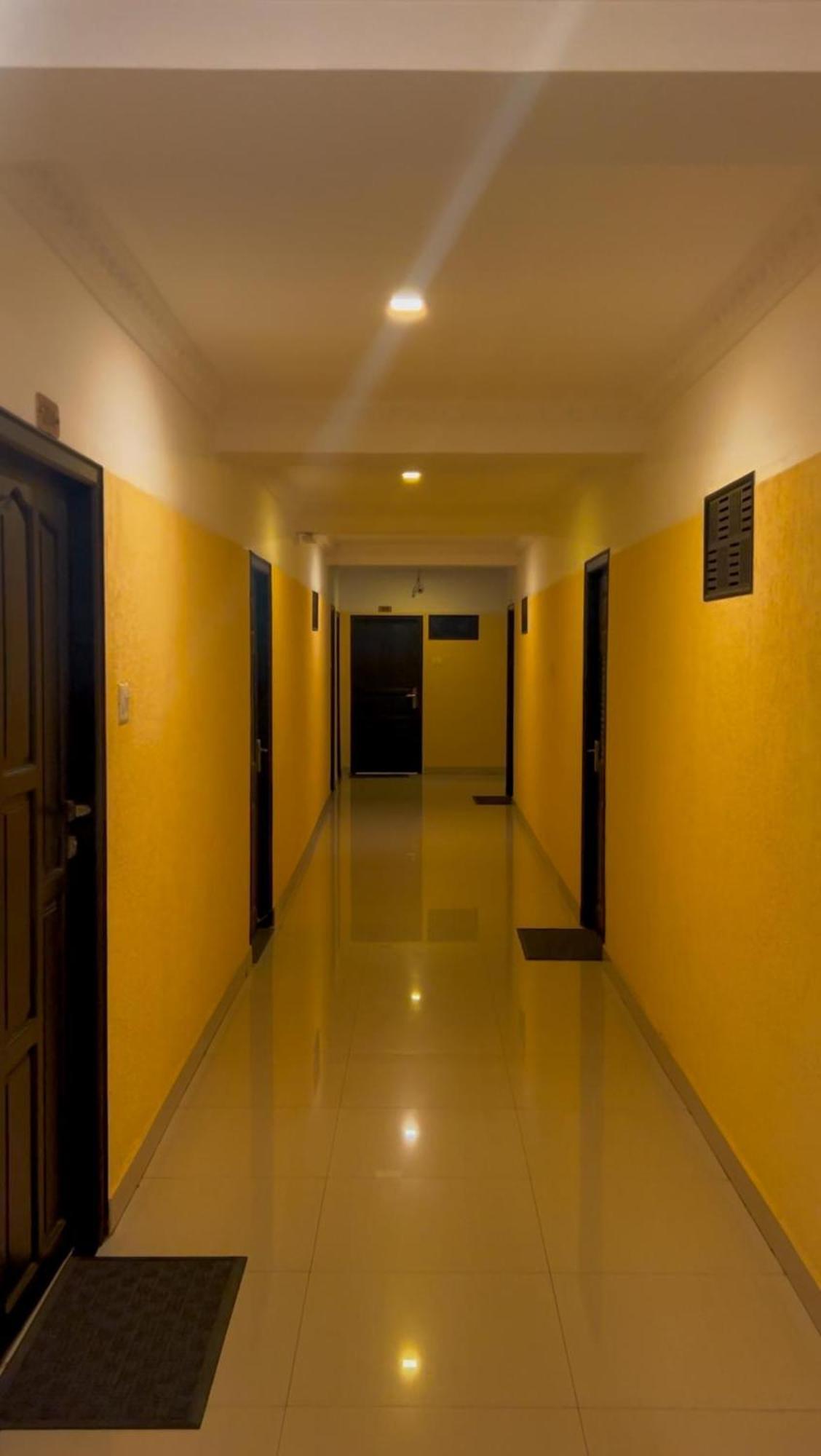 K V Suites Kochi Kültér fotó