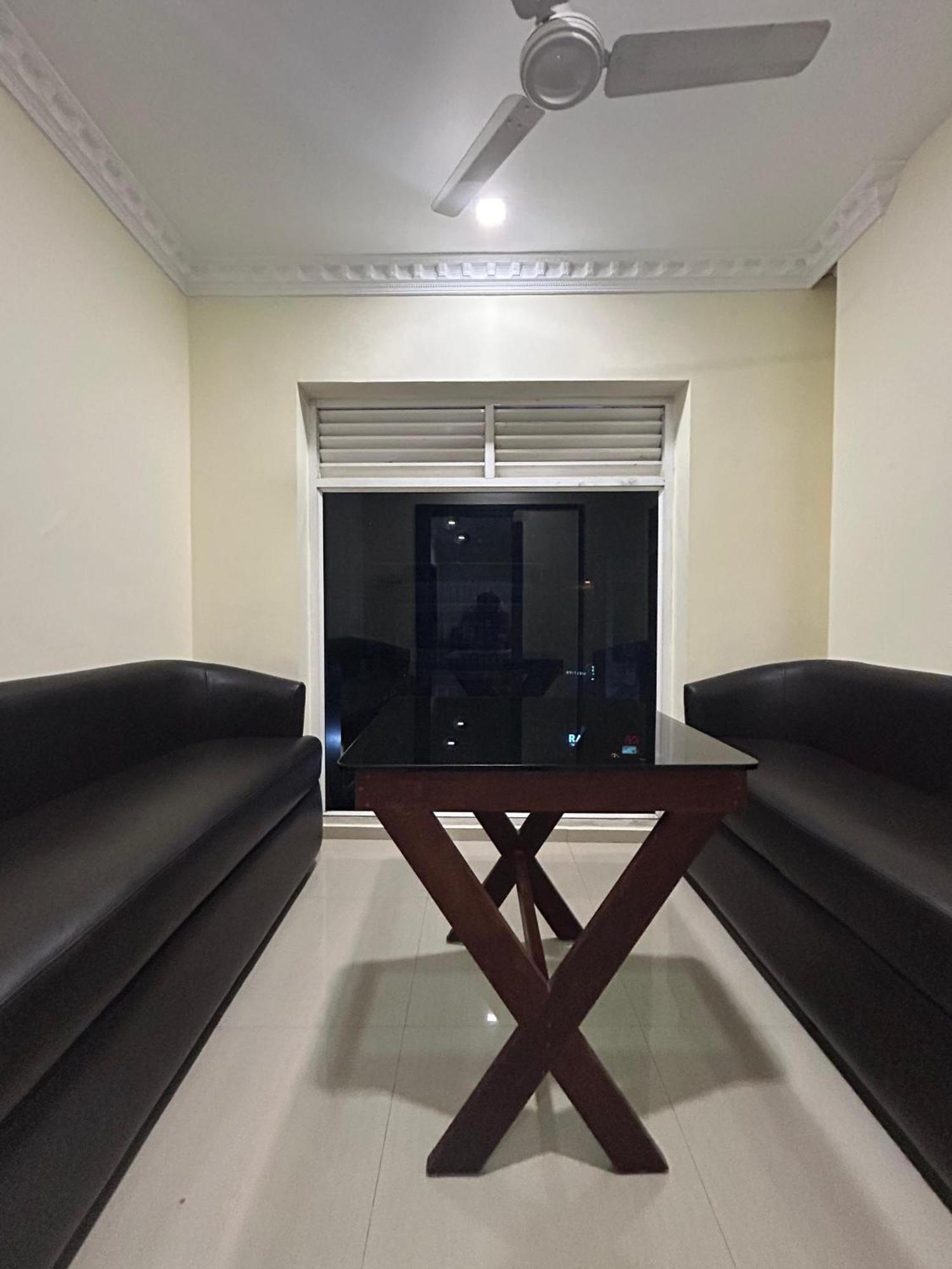 K V Suites Kochi Kültér fotó
