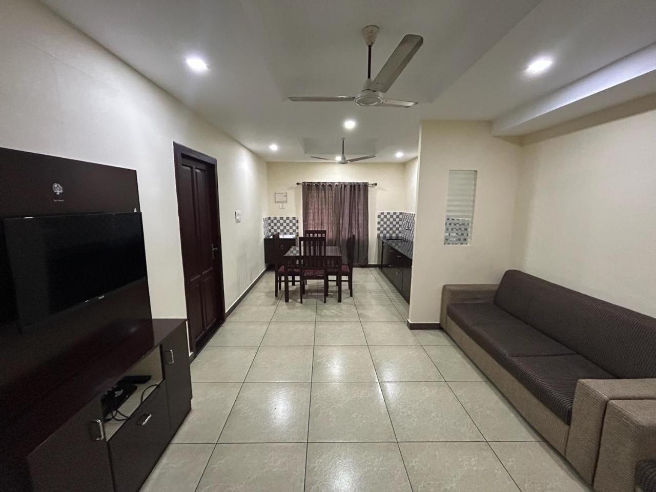 K V Suites Kochi Kültér fotó