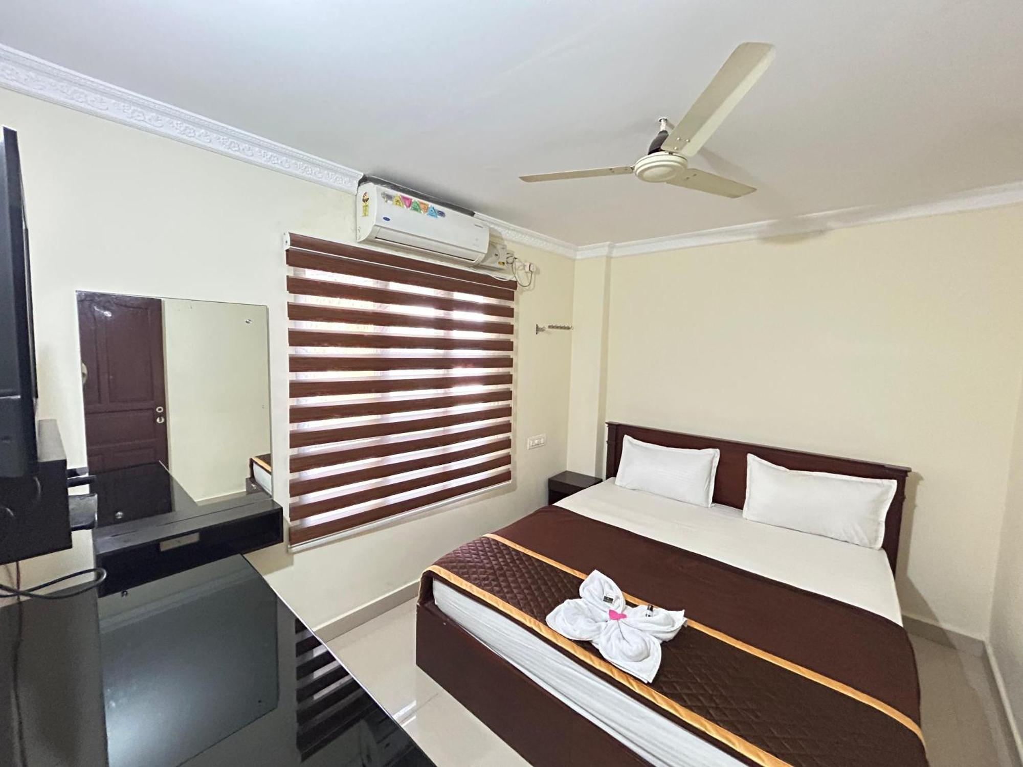 K V Suites Kochi Kültér fotó